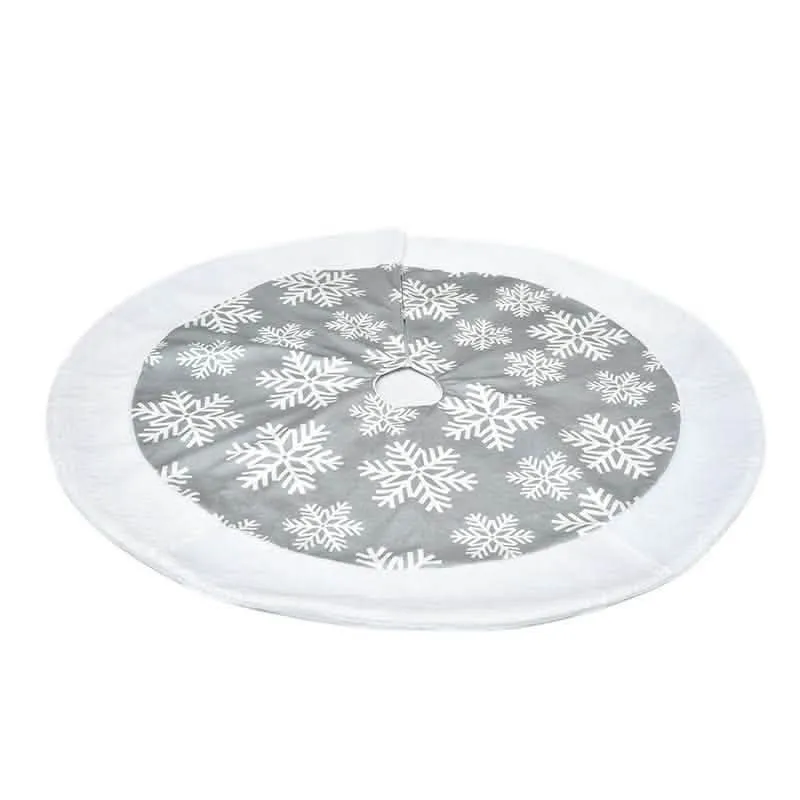 Chic Holiday Tree Skirt for Stylish Festive Displays and Gift Arrangements