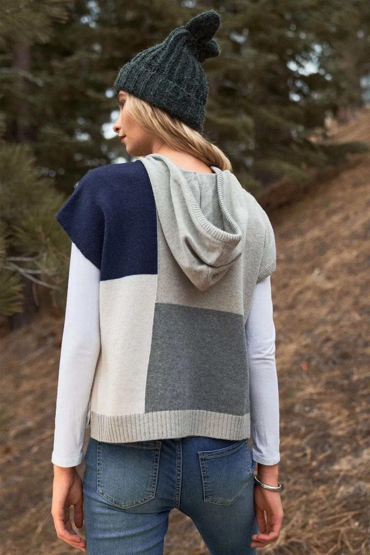 Grey Color Block Sleeveless Knitted Boxy Kangaroo Pocket Detail Hooded Vest /3-2-1