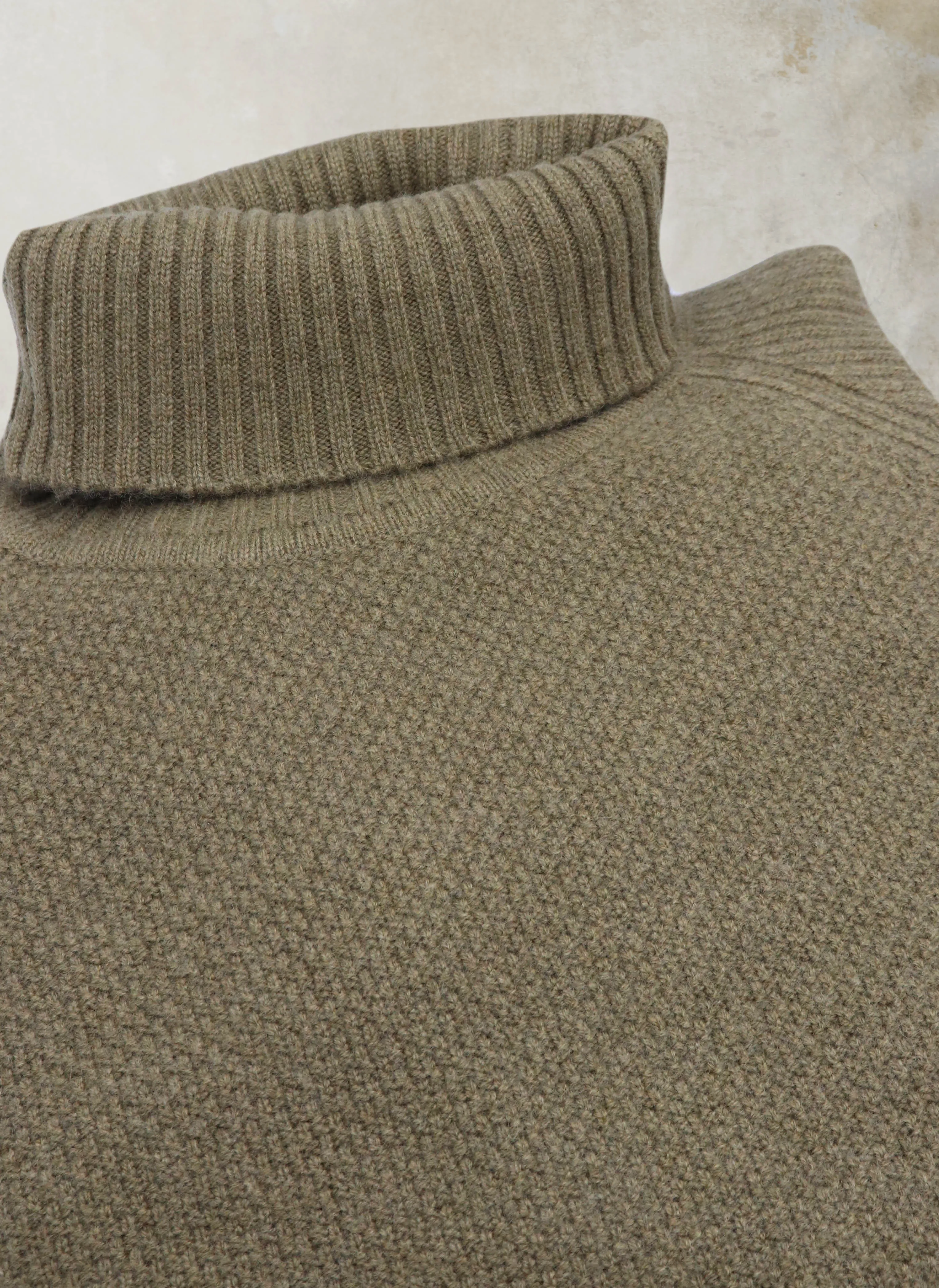 Men's Bolzano Raglan Turtleneck Sweater in Olive