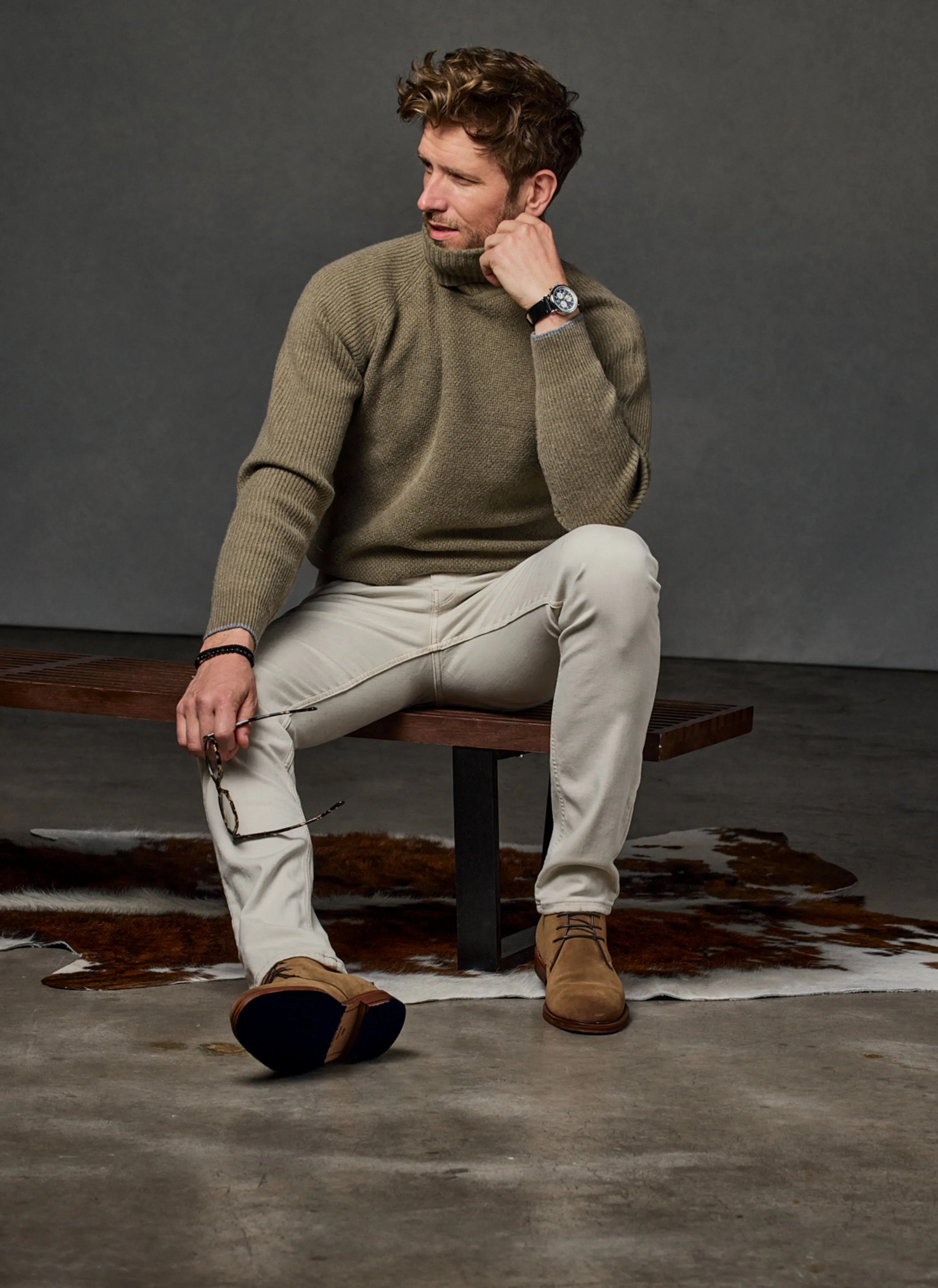 Men's Bolzano Raglan Turtleneck Sweater in Olive