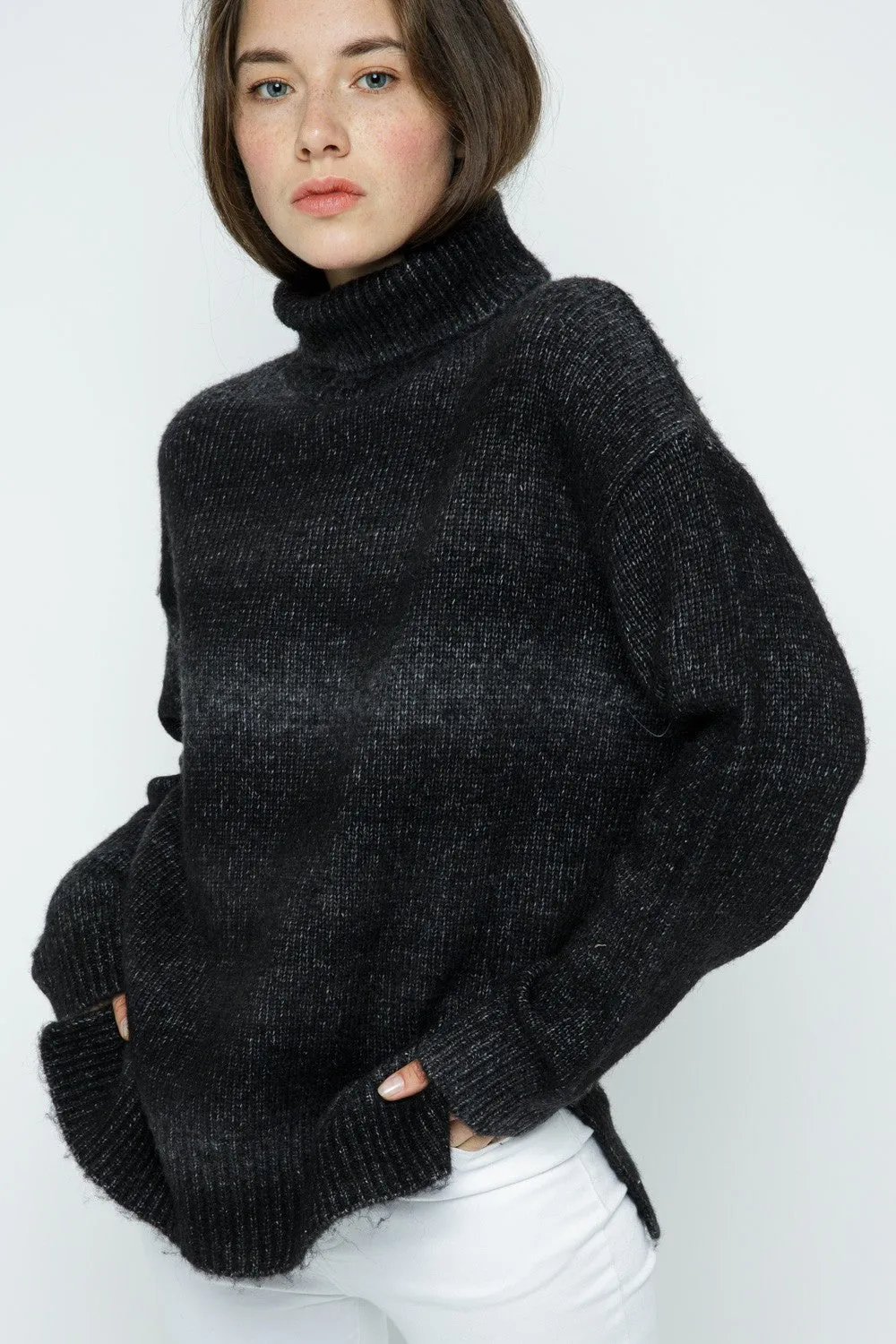 OMBRE STRIPE TURTLENECK SWEATER